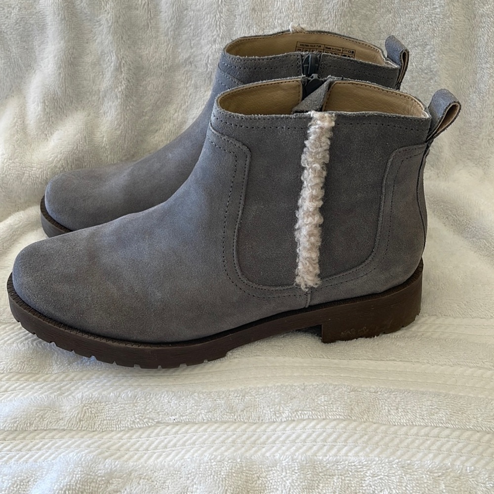 Vionic Aslynn zip up suede boots 8.5